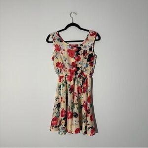 NWT Livagirl creme sleeveless floral dress size M